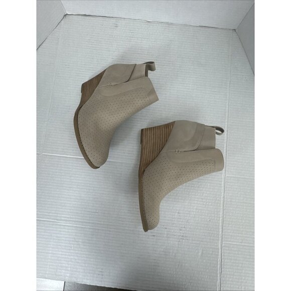 DV by Dolce Vita Gerdy Bootie 7,5 M Beige NWOB 9341 - Picture 10 of 15